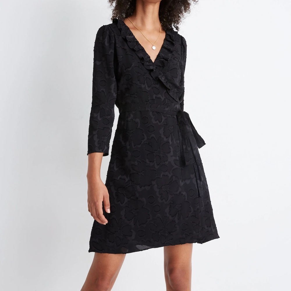 Madewell Ruffled Wrap Dress in Floral Jacquard  Medium